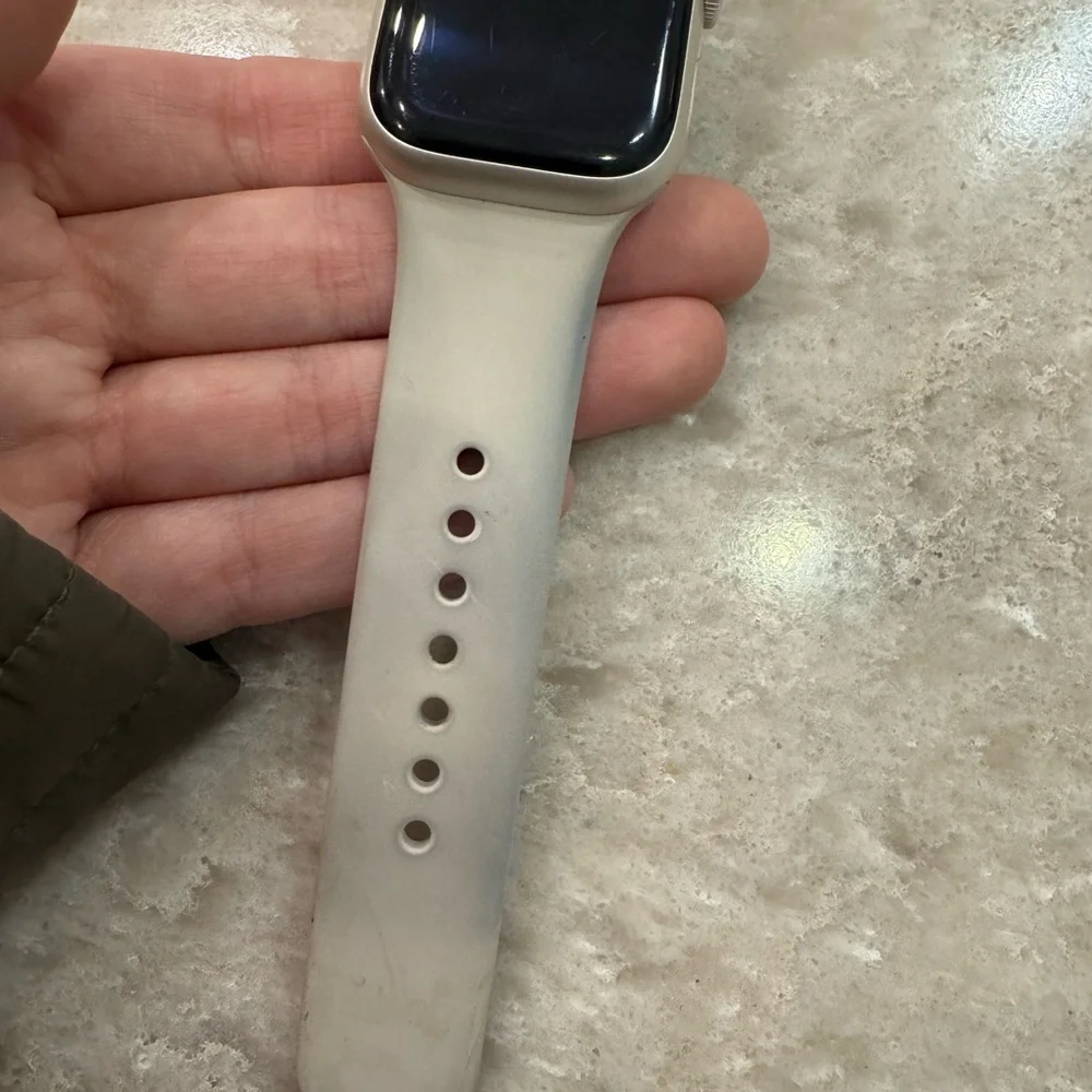 Apple Watch Series 8 41mm Starlight Aluminum Case Sport Band S/M GPS